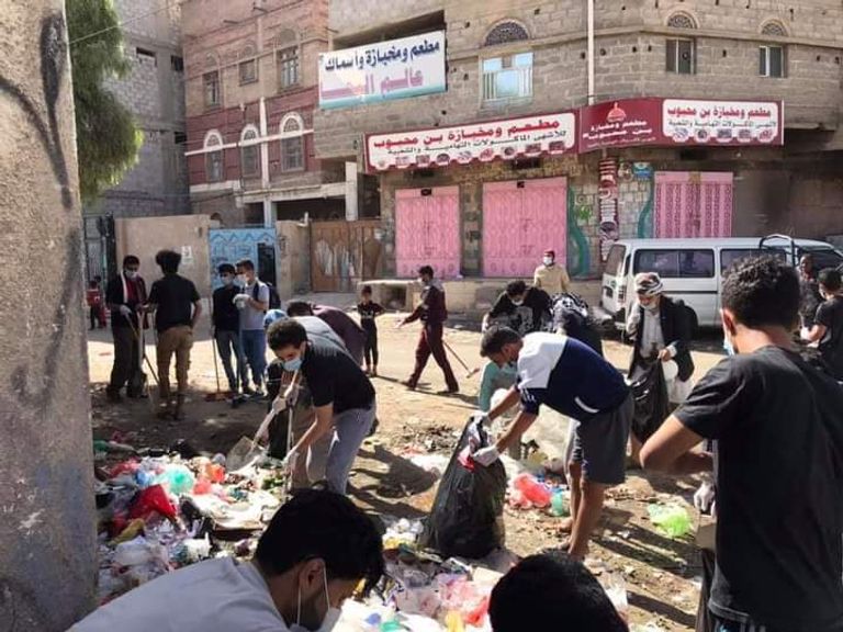 أعضاء مبادرة "جيش شنب" في اليمن