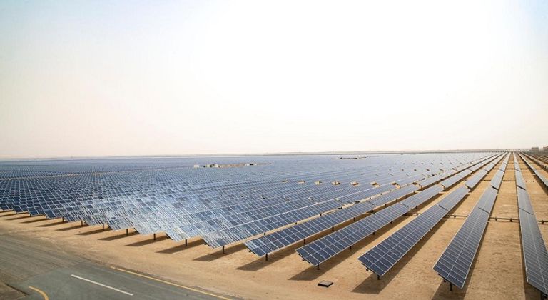 محمد بن راشد يدشن المرحلة الثالثة من مجمع الطاقة الشمسية