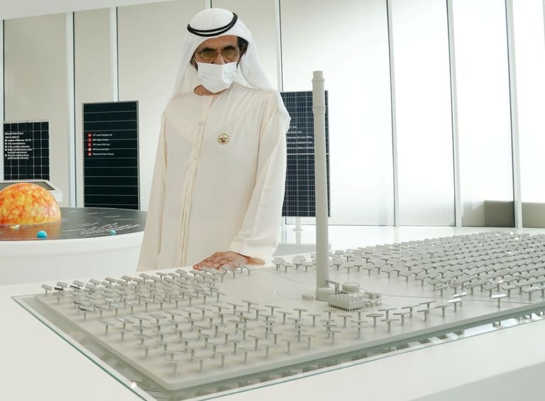 محمد بن راشد يدشن المرحلة الثالثة من مجمع الطاقة الشمسية