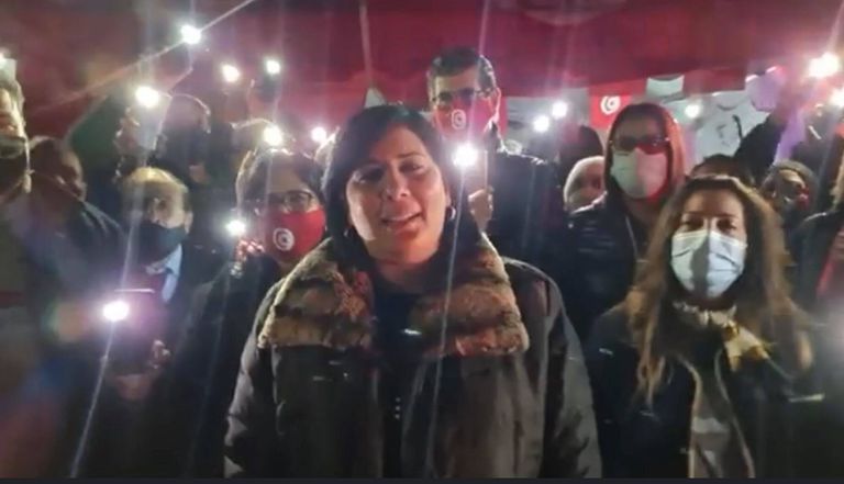 عبير موسي تعتصم أمام مقر اتحاد القرضاوي بتونس