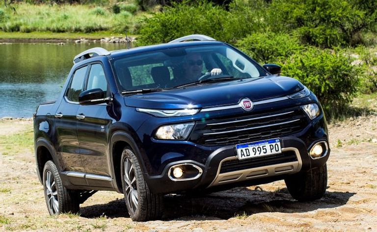 شاحنة فيات "تورو" شاحنة تويوتا Hilux GR