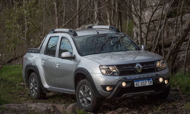 شاحنة Duster Oroch شاحنة تويوتا Hilux GR