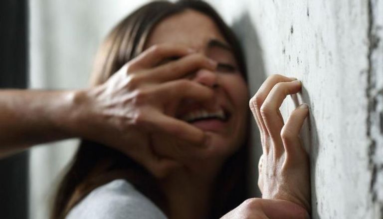 تقرير حقوقي يرصد تنامي العنف ضد النساء بغزة