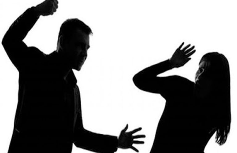 تقرير حقوقي يرصد تنامي العنف ضد النساء بغزة