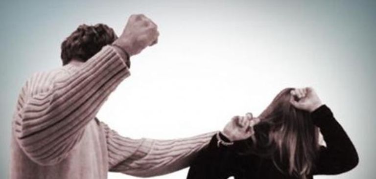 تقرير حقوقي يرصد تنامي العنف ضد النساء بغزة