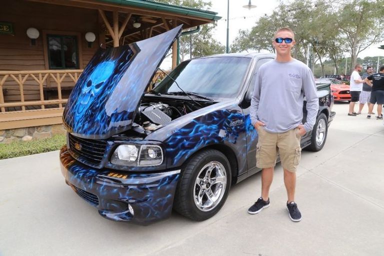 فورد F-150 SVT معدلة الشاحنة تحمل رسومات لوجوه مستوحاة من هوليوود