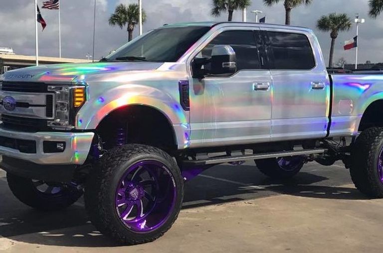 فورد F-150 معدلة الشاحنة تحمل رسومات لوجوه مستوحاة من هوليوود