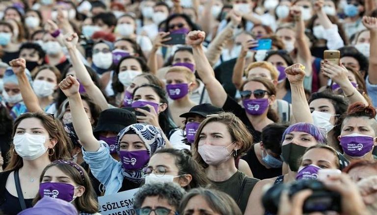 احتجاجات نسائية سابقة رفضا للعنف ضد المرأة بتركيا- أرشيفية