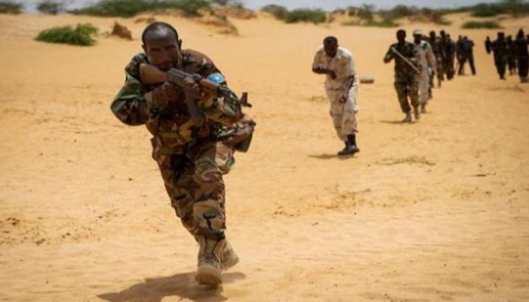 قوات من الجيش الصومالي تمشط إحدى القرى- أرشيفية