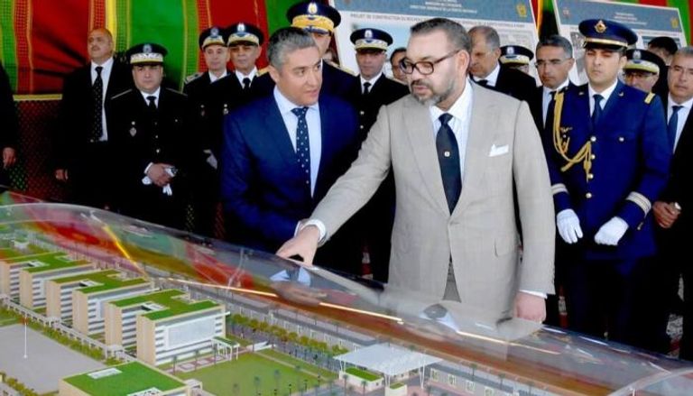العاهل المغربي الملك محمد السادس حين تدشينه أحد المشاريع