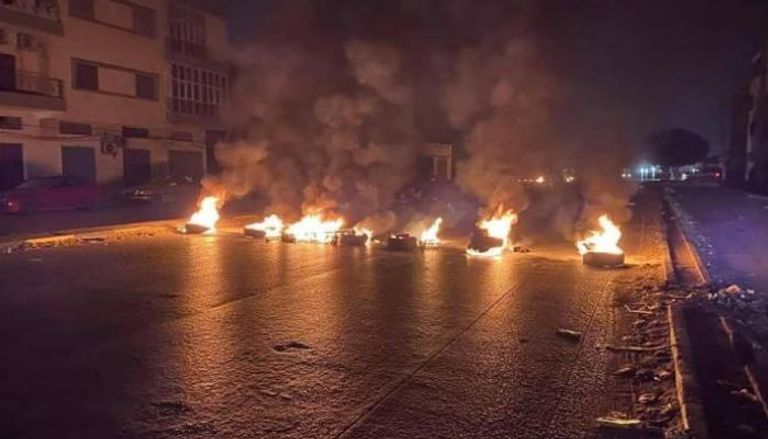 متظاهرو طرابلس أغلقوا الطرق اعتراضا على قطع الكهرباء - أرشيفية