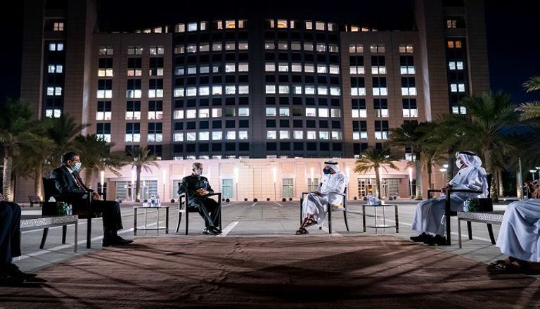 الشيخ عبدالله بن زايد آل نهيان خلال لقاء نظيره الهندي