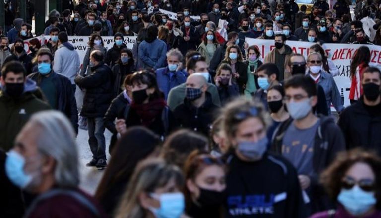 الزحام والمسيرات الاحتجاجية يفاقمان حصيلة كورونا في اليونان