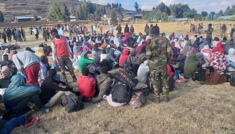 عناصر من الجيش الإثيوبي لدى عودتهم لإقليم أمهرة بعد احتجازهم بإقليم تجراي
