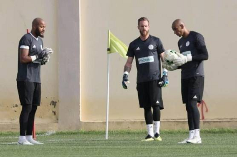 ألكسندر أوكيدجا حارس فريق ميتز ومنتخب الجزائر