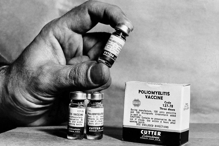 أمبولات لقاح شلل الأطفال - أرشيفية 4 لقاحات مهمة على مر التاريخ