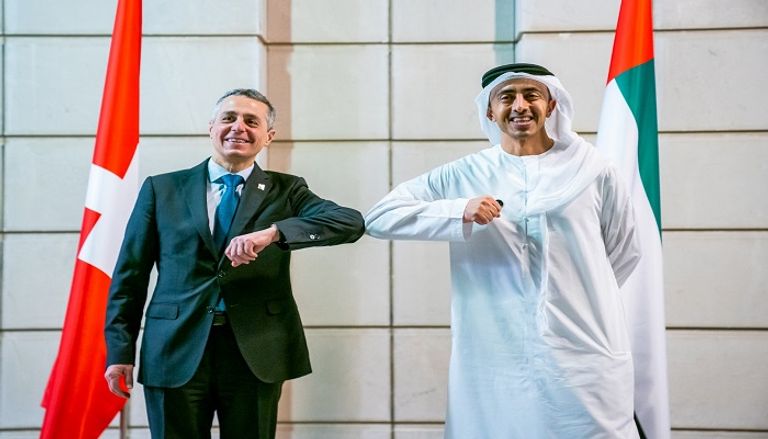 الشيخ عبدالله بن زايد آل نهيان وإينياتسيو كاسيس وزير خارجية سويسرا الشيخ عبدالله بن زايد آل نهيان ووزير خارجية أفغانستان