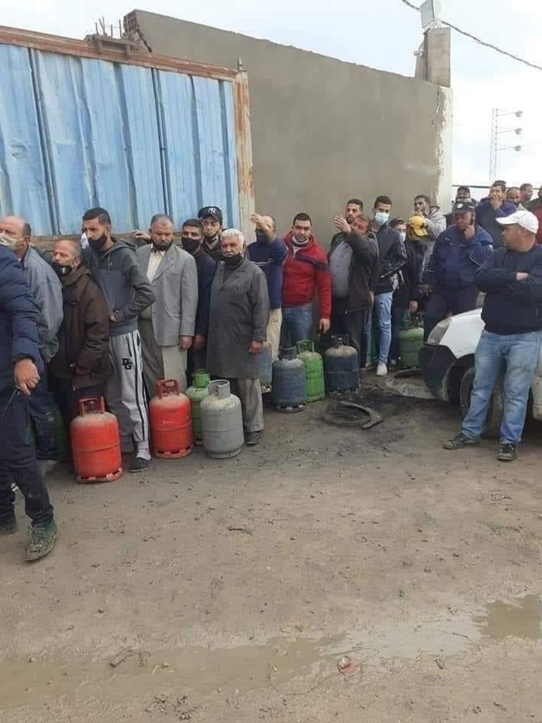 اجتماع رئيس الحكومة التونسية مع وزيري الدفاع والداخلية