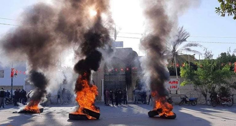 اجتماع رئيس الحكومة التونسية مع وزيري الدفاع والداخلية