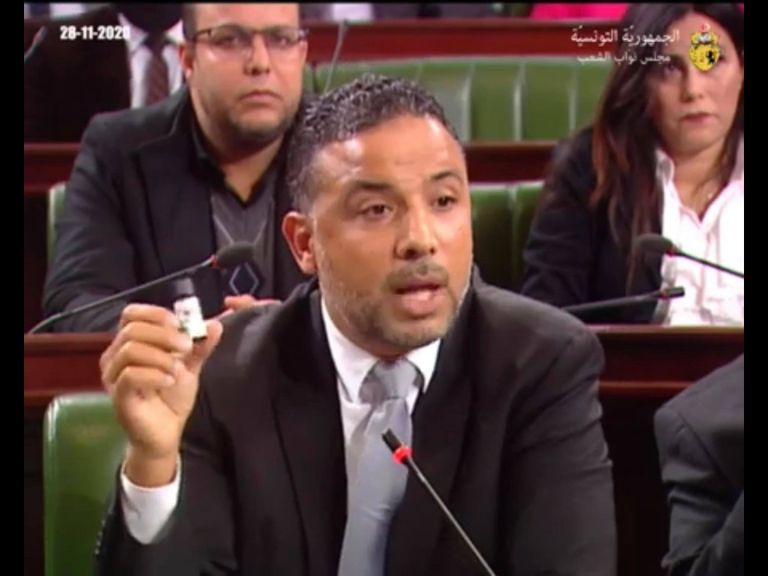 جانب من الوقفة الاحتجاجية ضد رئيس ائتلاف الكرامة الإخواني