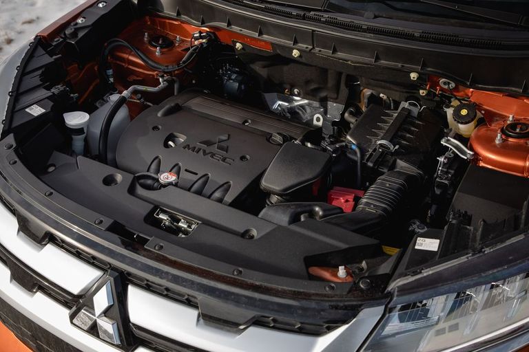 ميتسوبيشي Outlander Sport  ميتسوبيشي Outlander Sport