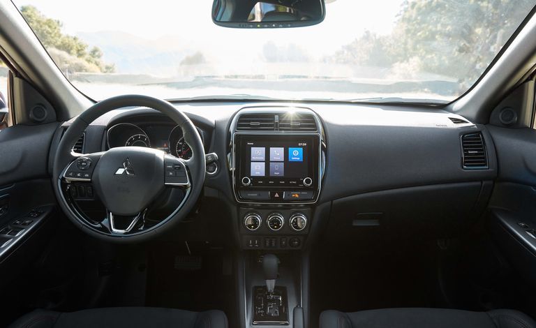 ميتسوبيشي Outlander Sport  ميتسوبيشي Outlander Sport