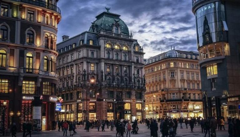 النمسا تعلن عن استمرار إغلاق الفنادق والمطاعم حتى 6 يناير المقبل