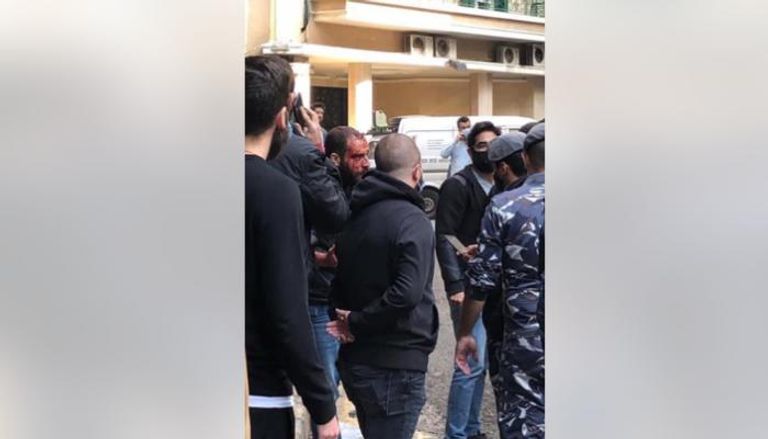 مناصرو حزب الله يعتدون على الطلاب بالحرم الجامعي 