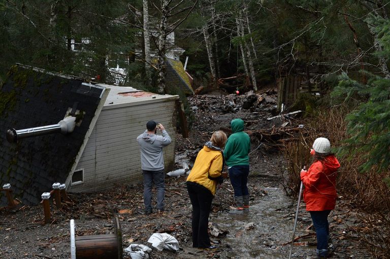 انهيارات أرضية في ألاسكا