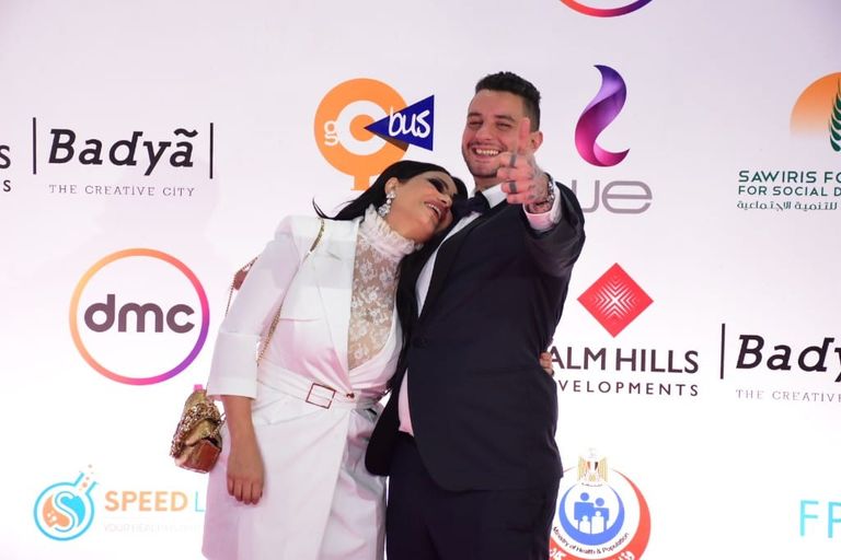الفيشاوي وزوجته في افتتاح مهرجان القاهرة
