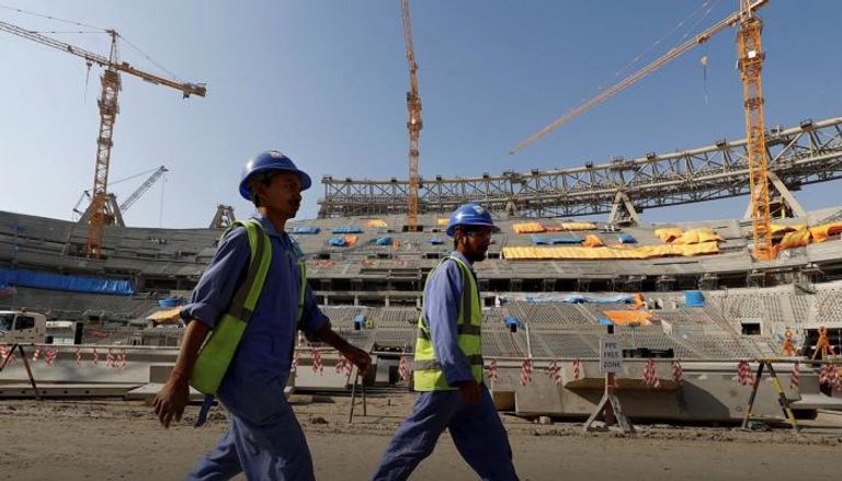 منظمات حقوقية تحرر عمالة قطر.. ماذا تعرف عن الكفالة؟