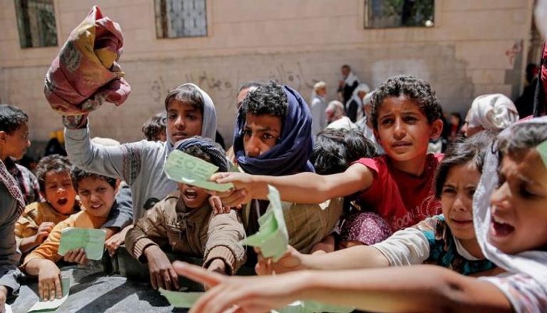 نقص التمويل أدى إلى وقف 15 من 41 برنامجا إنسانيا رئيسيا في اليمن