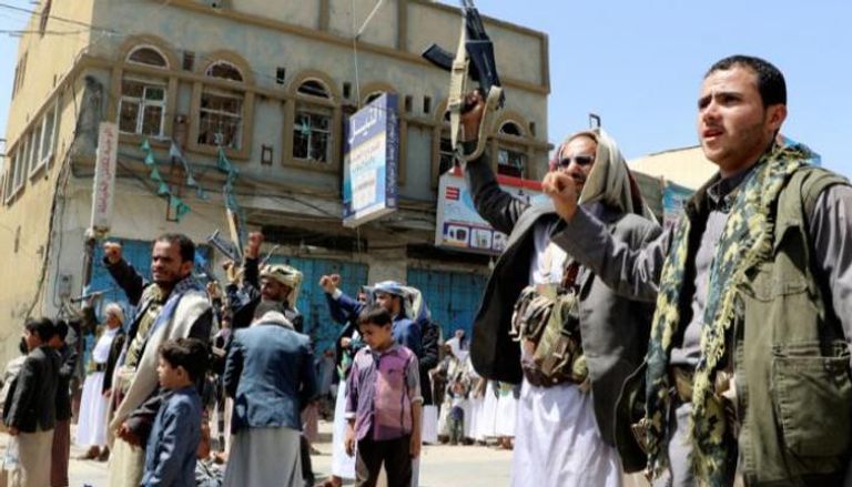 أنصار مليشيات الحوثي في مسيرة بصنعاء