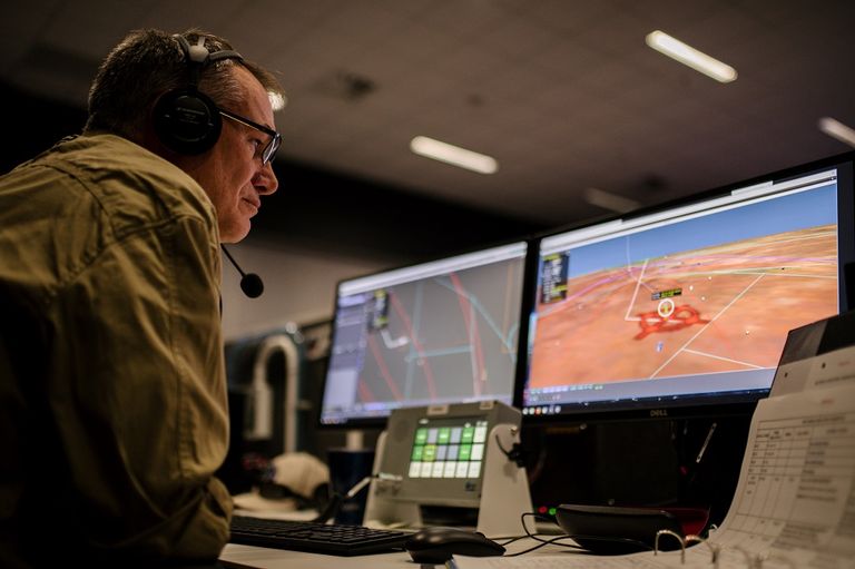 غرفة المراقبة بمجمع ووميرا الفضائي في أستراليا تتأهب لهبوط مسبار "هايابوسا 2"