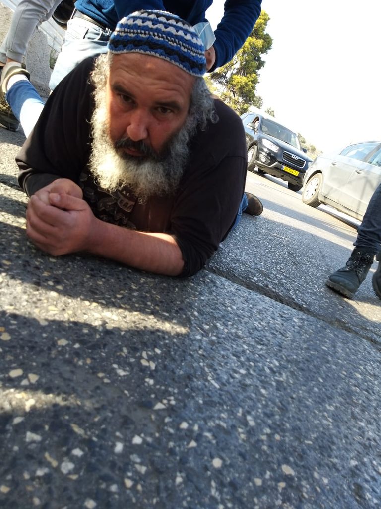 آثار الحريق على أحد مقاعد الكنيسة