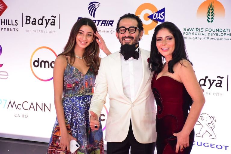 الفنانة منى زكي