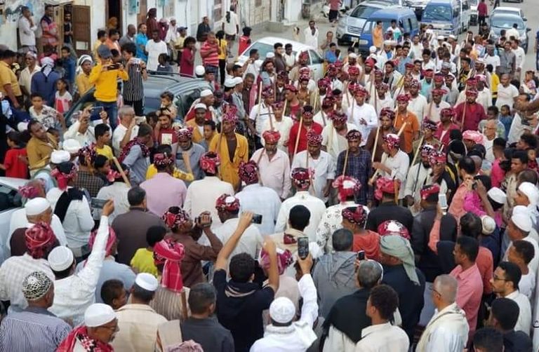 جانب من احتفالات زيارة العيدروس في عدن