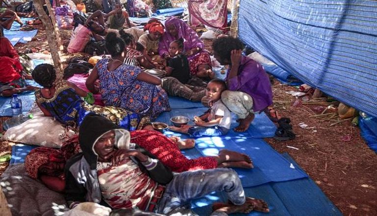 لاجئون إثيوبيون داخل مخيم فاشاغا بالسودان
