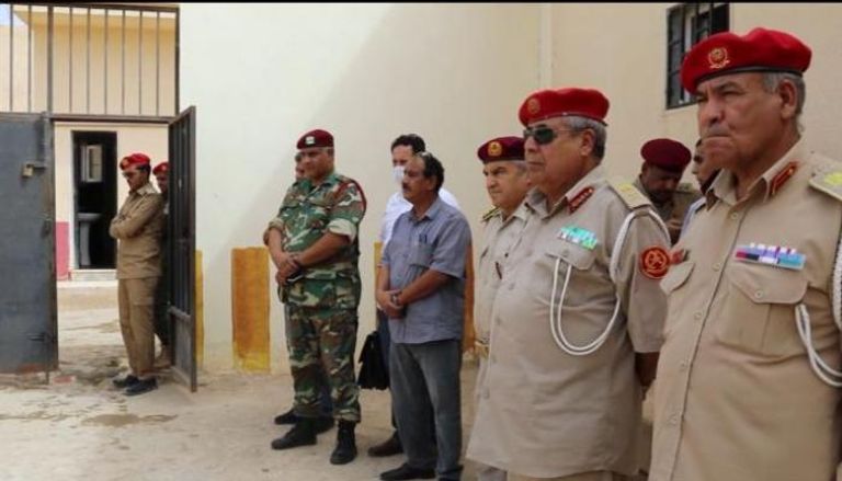 المدعي العسكري الليبي في زيارة سابقة لأحد السجون