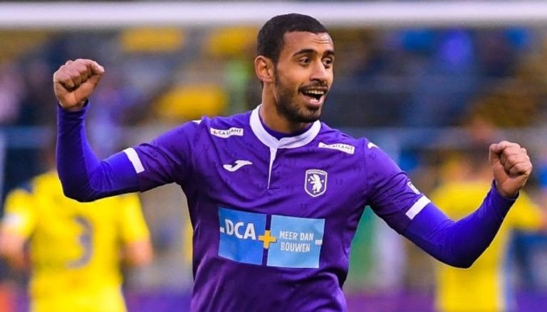 محمد رضا حلايمية ظهير فريق بيرتشوت البلجيكي ومنتخب الجزائر يوسف عطال ورياض محرز في منتخب الجزائر