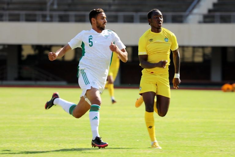 حلايمية مع منتخب الجزائر أمام زيمبابوي يوسف عطال ورياض محرز في منتخب الجزائر