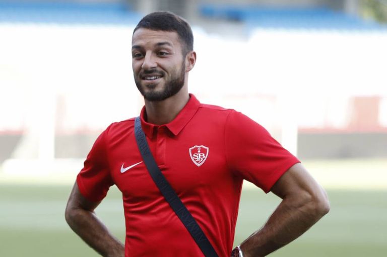 هاريس بلقبلة لاعب استاد بريست ومنتخب الجزائر هاريس بلقبلة لاعب استاد بريست ومنتخب الجزائر