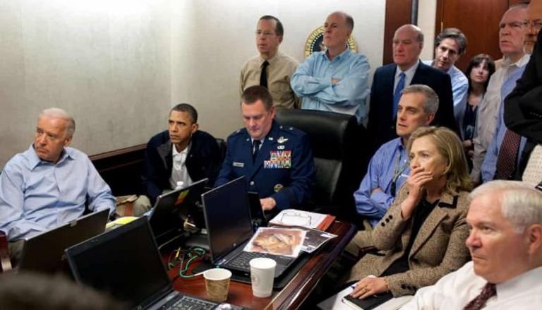 أوباما وفريقه يتابعون عملية مقتل بن لادن