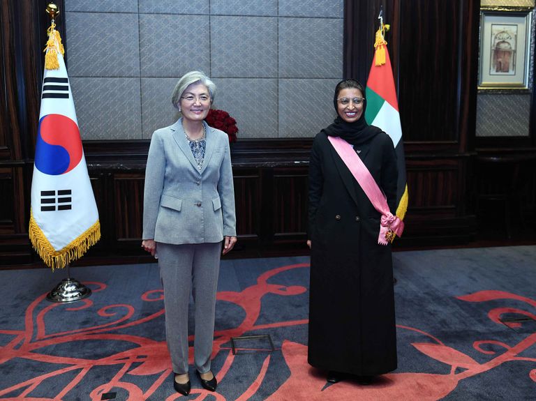 نورة الكعبي وكانج كيونج واه وزيرة خارجية جمهورية كوريا الجنوبية