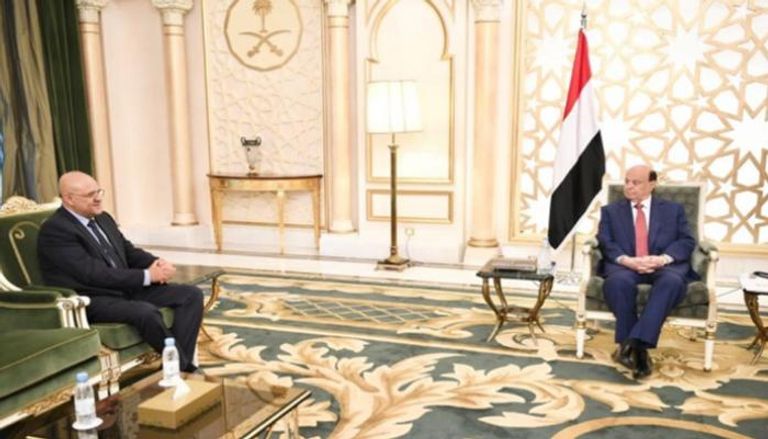 الرئيس اليمني يلتقي محافظ تعز