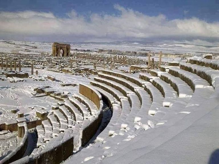 مدن الجزائر تكتسي الحلة البيضاء بالثلوج مدن الجزائر تكتسي الحلة البيضاء بالثلوج