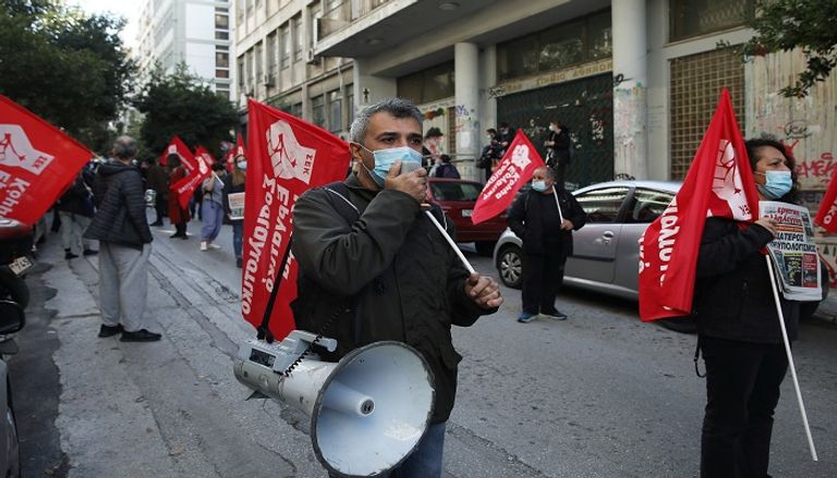 اعتقالات في اليونان خلال إحياء ذكرى مقتل فتى- رويترز