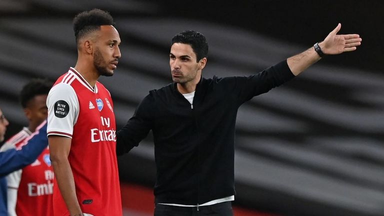 مايكل أرتيتا مدرب أرسنال ومهاجمه أوباميانج