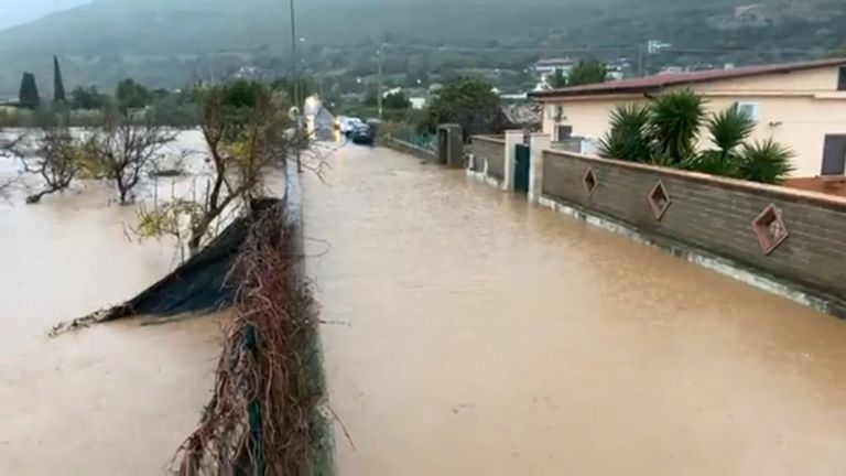 فيضانات تغرق شمال إيطاليا