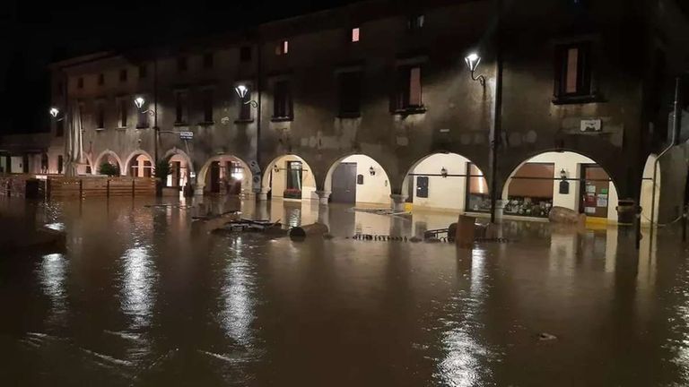 فيضانات تغرق شمال إيطاليا
